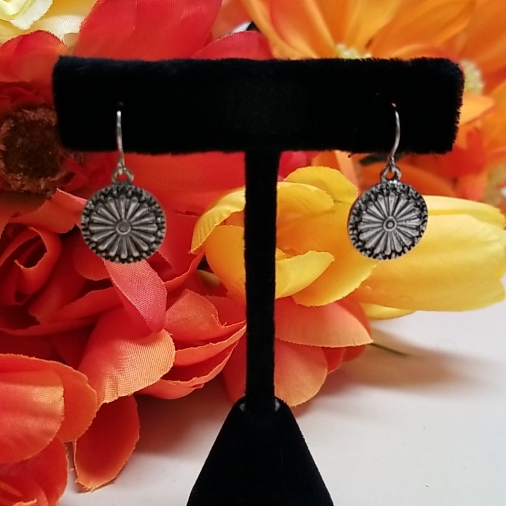🌷3/$25 Southwestern style fashion earrings